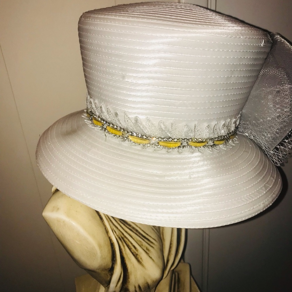 Women hat - Picture 2 of 4